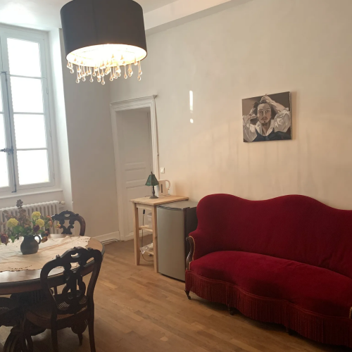 Le salon de la chambre 2